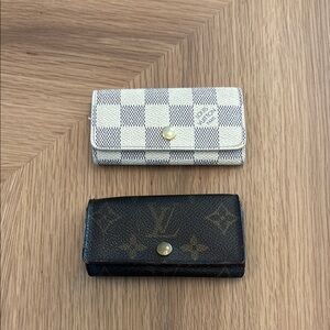 Louis Vuitton Damier Azur & Monogram
Multicles 4 Ring Key